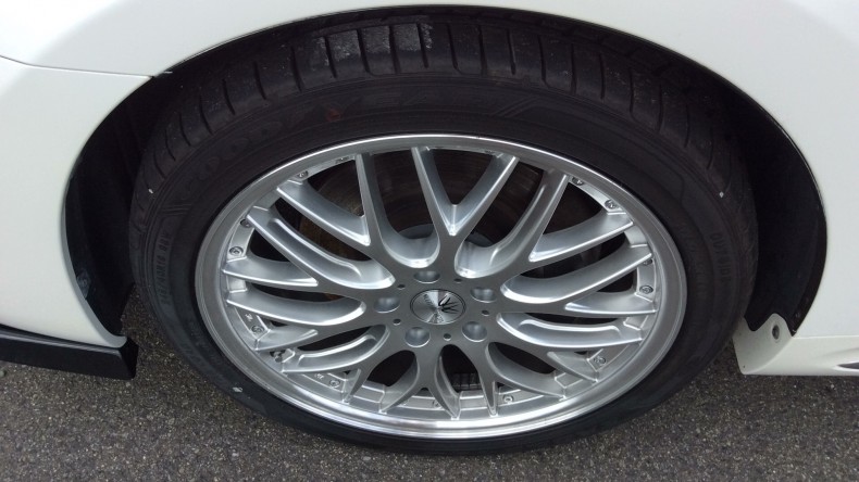 タイヤホイール前