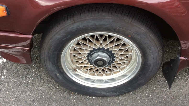 タイヤホイール前