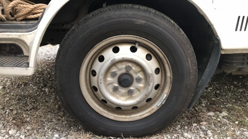 タイヤホイール前