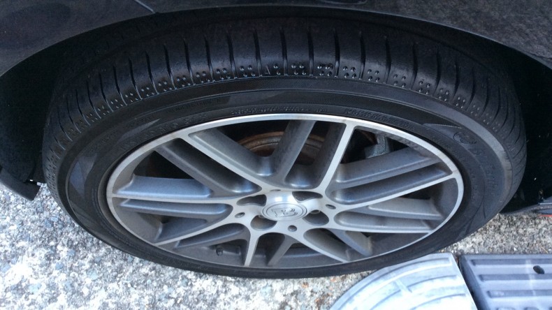 タイヤホイール前