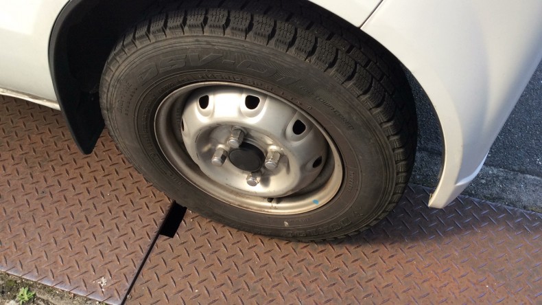 タイヤホイール前