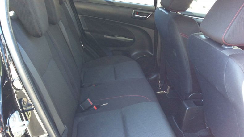 内装後方シート