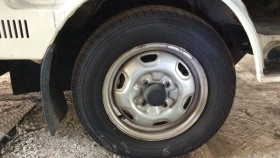 タイヤホイール前