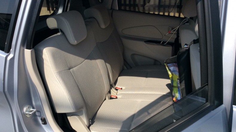 内装後方シート