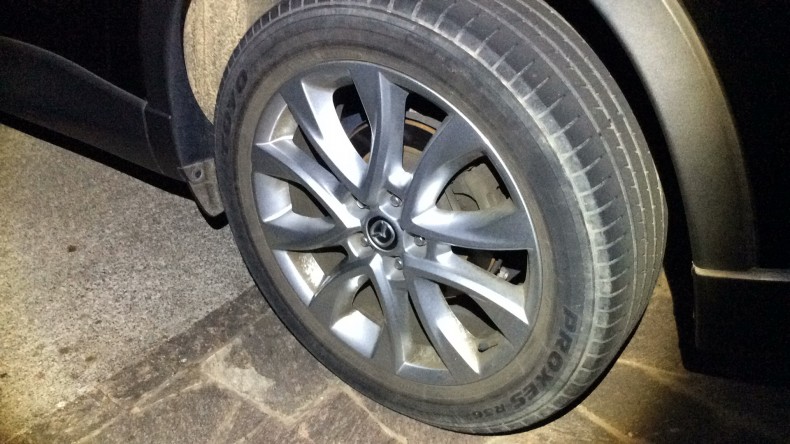 タイヤホイール前