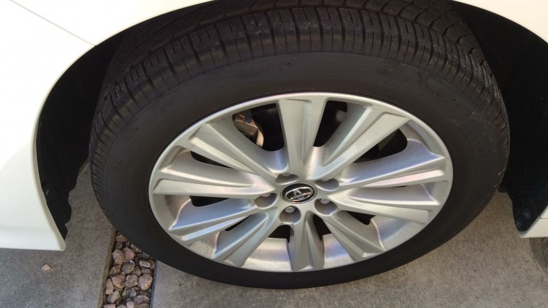 タイヤホイール前