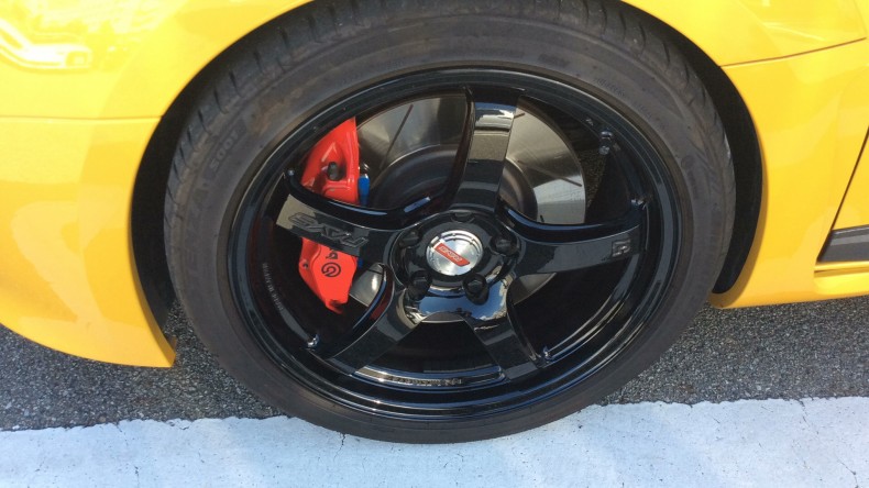 タイヤホイール前