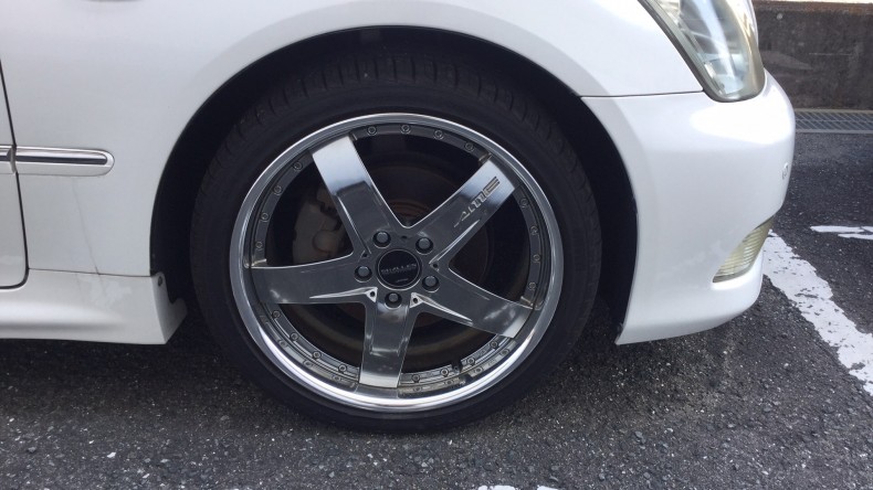 タイヤホイール前