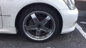 タイヤホイール前