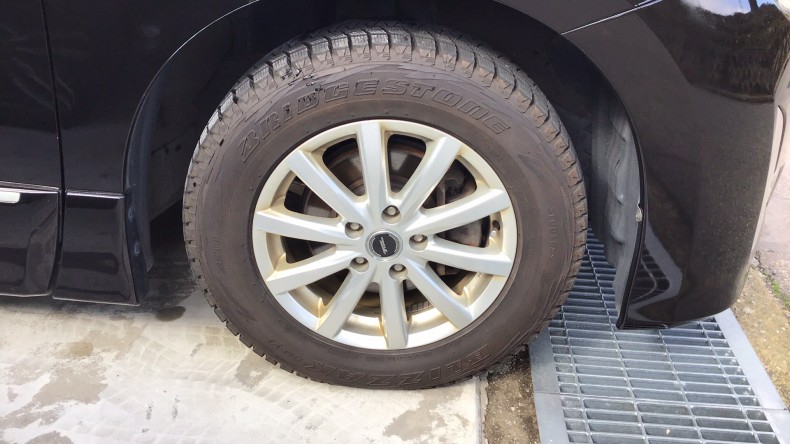 タイヤホイール前