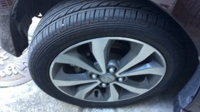 タイヤホイール前