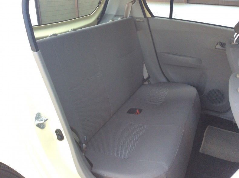 内装後方シート