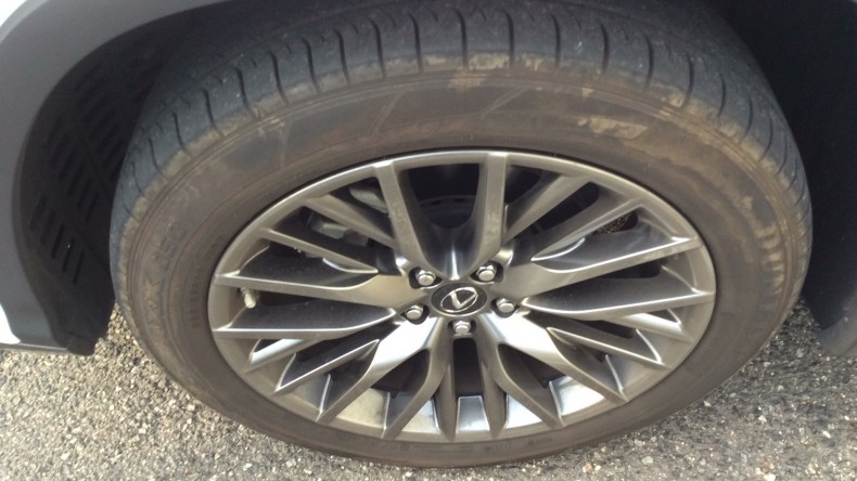 タイヤホイール前