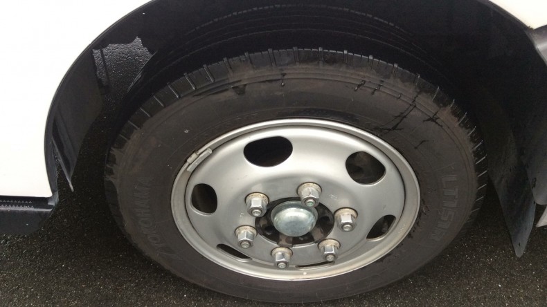 タイヤホイール前