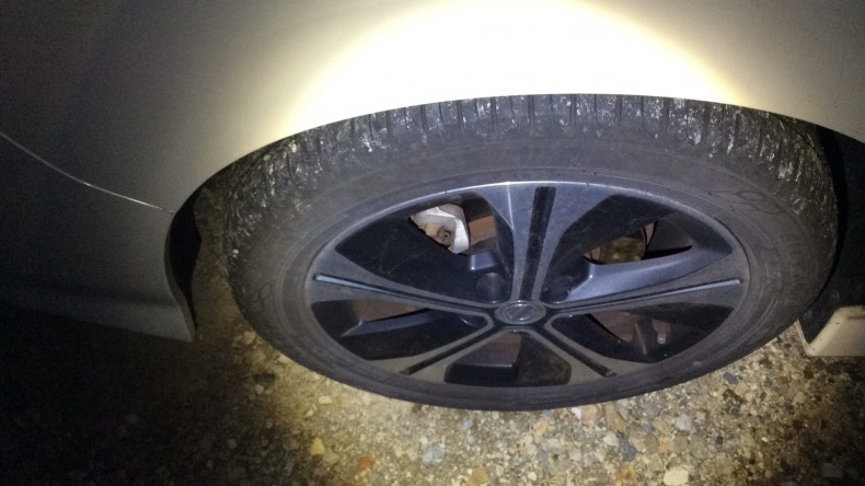 タイヤホイール前