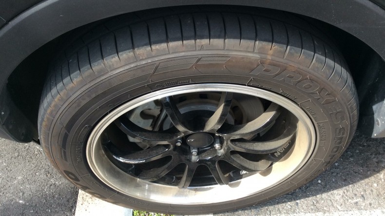 タイヤホイール前