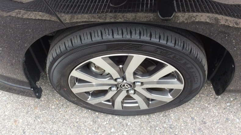 タイヤホイール前