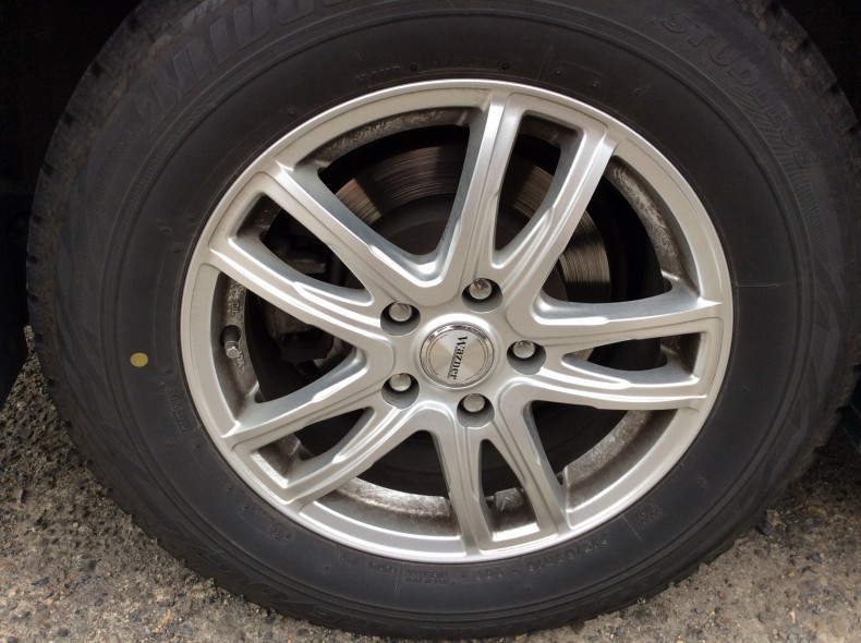 タイヤホイール前