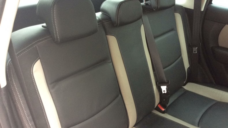 内装後方シート