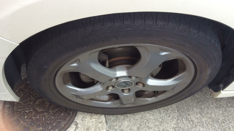 タイヤホイール前