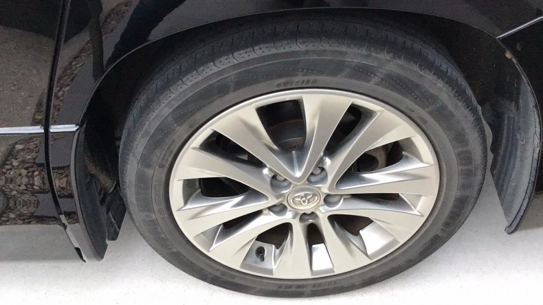 タイヤホイール前