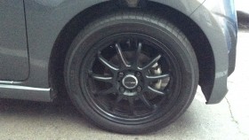 タイヤホイール前