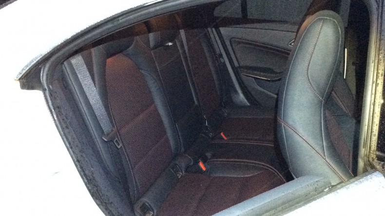 内装後方シート