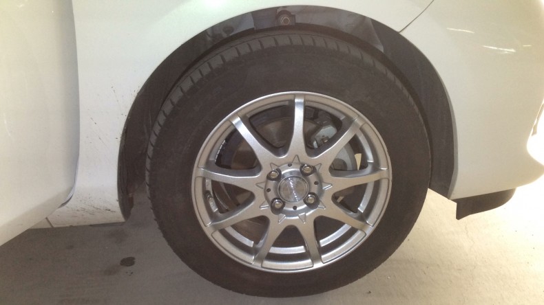 タイヤホイール前