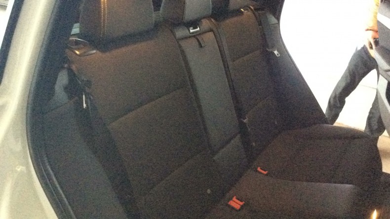 内装後方シート