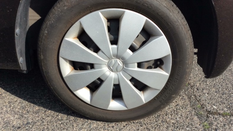 タイヤホイール前