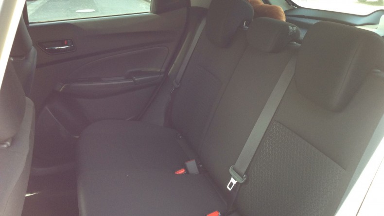 内装後方シート