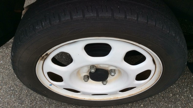 タイヤホイール前