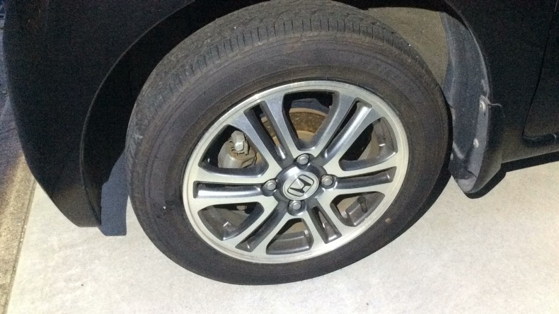 タイヤホイール前