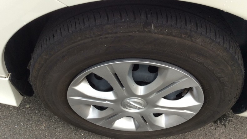 タイヤホイール前