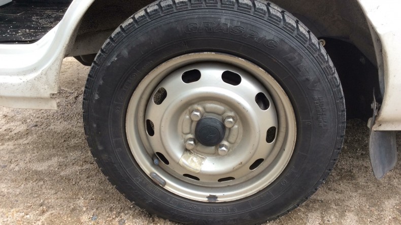 タイヤホイール前