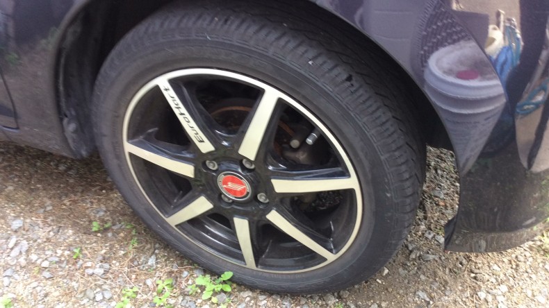 タイヤホイール前