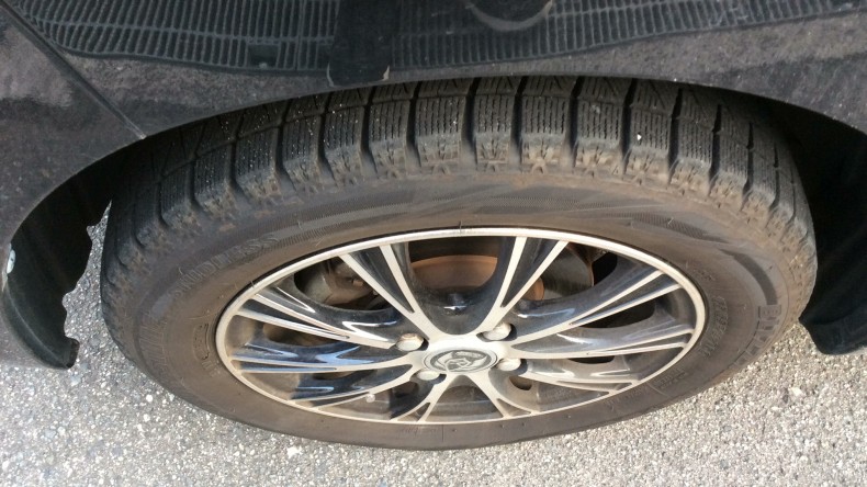 タイヤホイール前