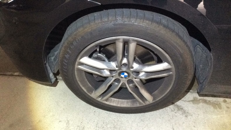 タイヤホイール前