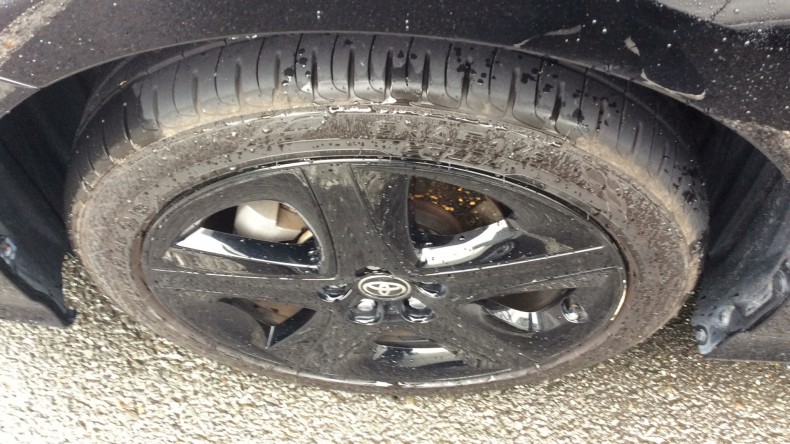 タイヤホイール前