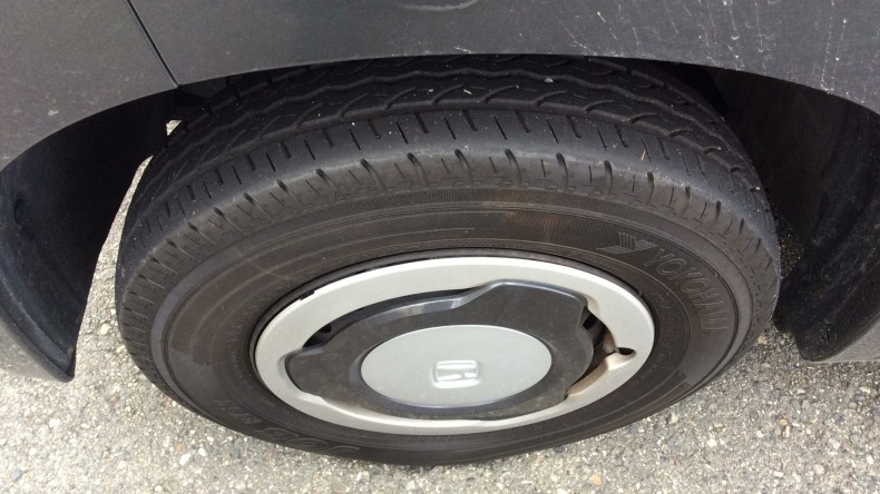 タイヤホイール前