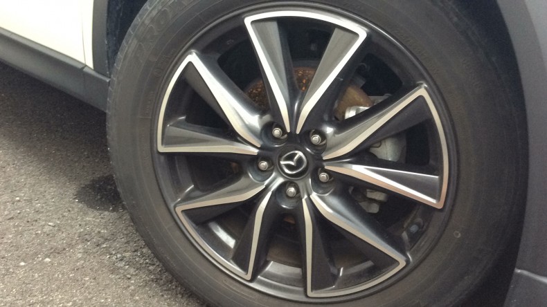 タイヤホイール前