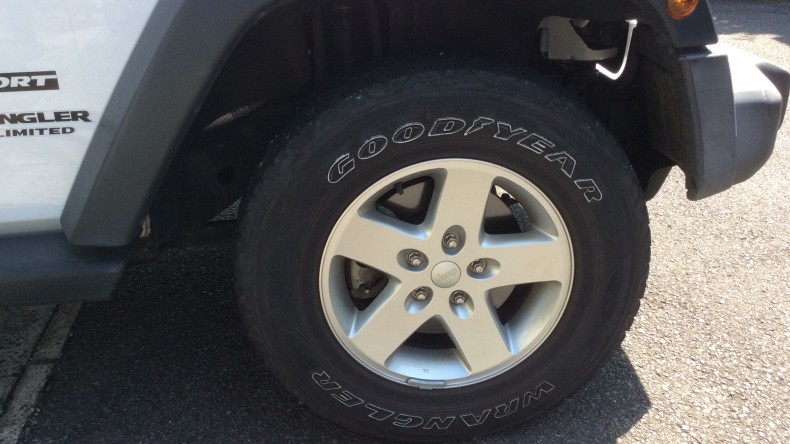 タイヤホイール前