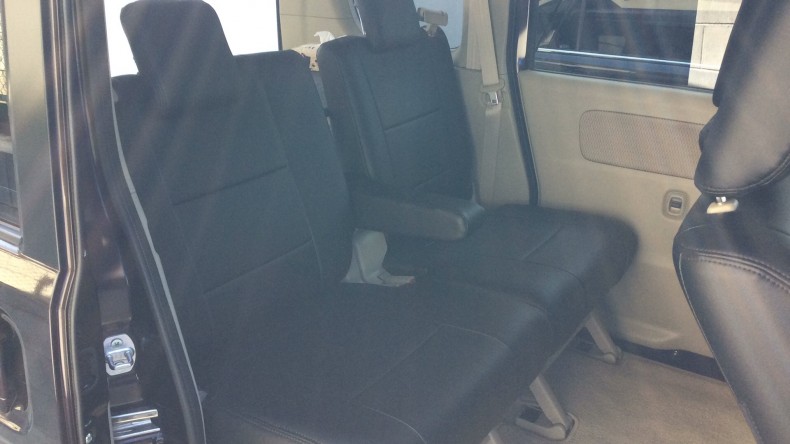 内装後方シート