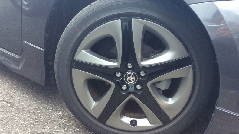 タイヤホイール前