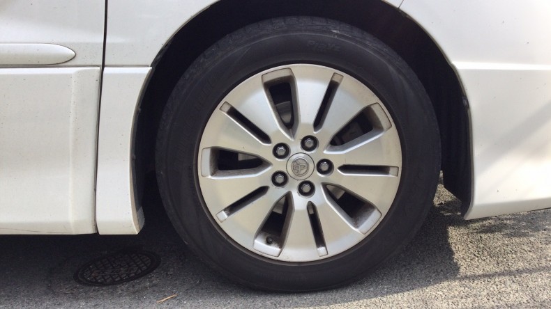 タイヤホイール前