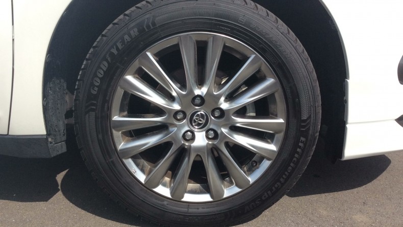 タイヤホイール前