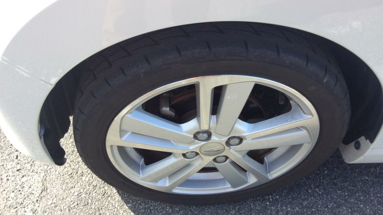 タイヤホイール前