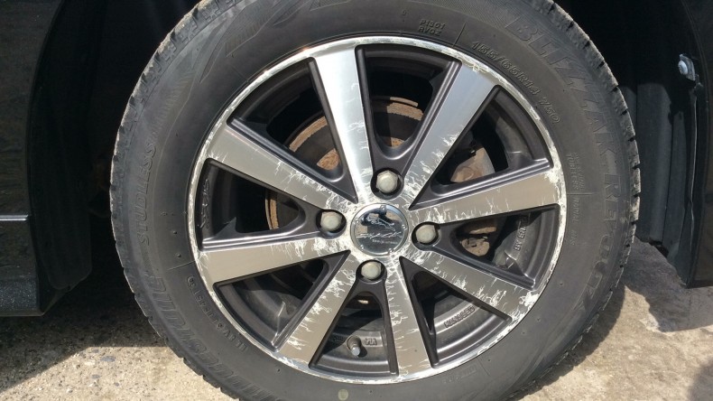 タイヤホイール前