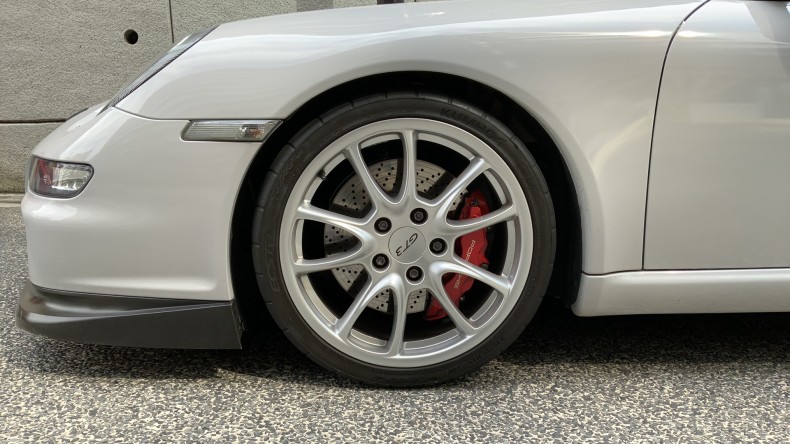 タイヤホイール前