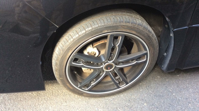 タイヤホイール前